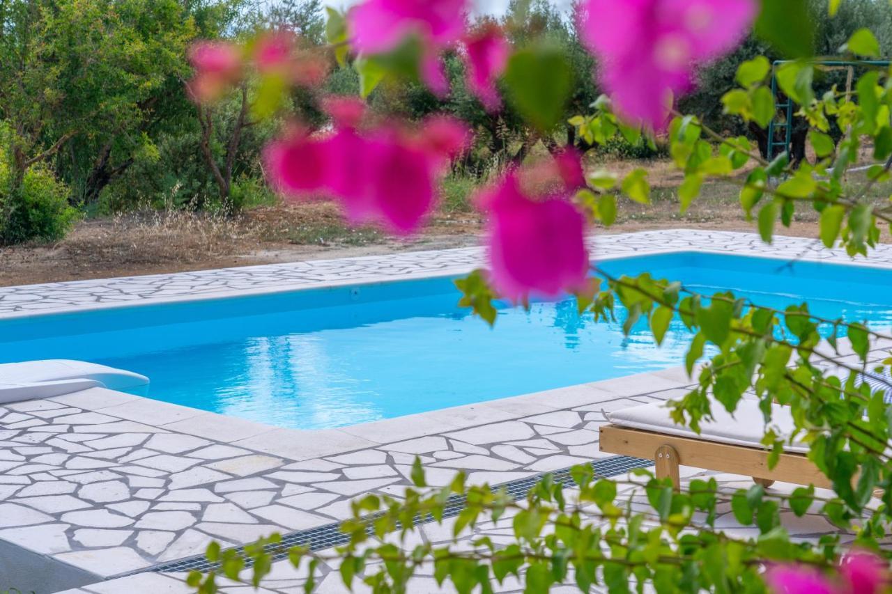 Villa Ostria Ликсури Екстериор снимка