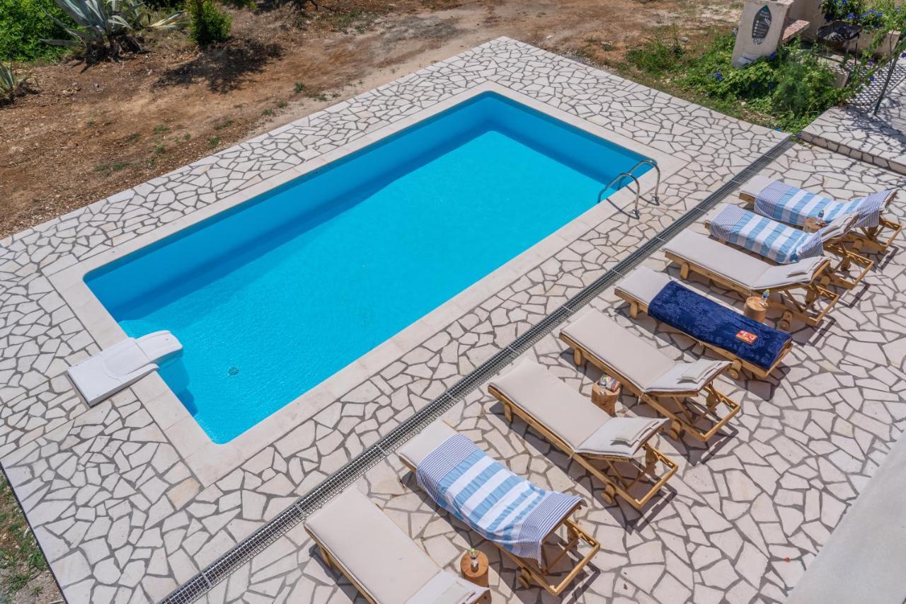 Villa Ostria Ликсури Екстериор снимка