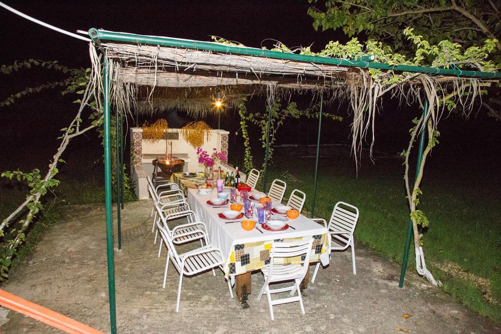 Villa Ostria Ликсури Екстериор снимка